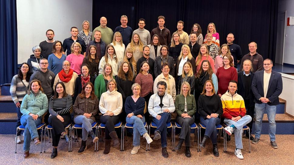 251208_Kollegiumsfoto_2025-2026_Website-komprimiert